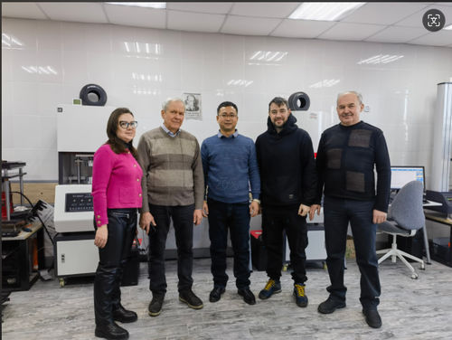 Kunjungi pelanggan lama kami dan diskusikan investasi peralatan produksi baru