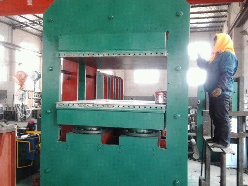 Beli Mesin Press Vulkanisir Karet Otomatis Dengan Sistem Kontrol PLC online manufacture