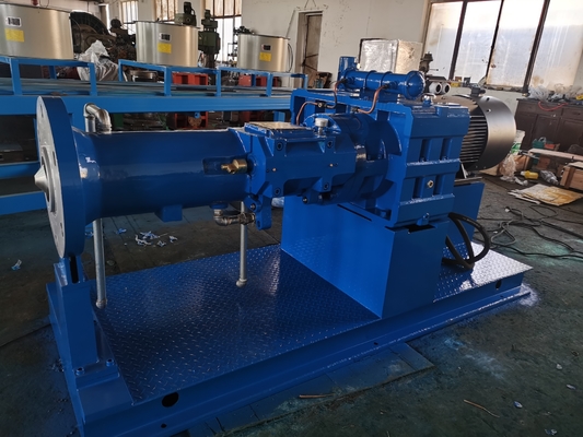 Beli 22Kw Hot Feed Rubber Extruder Menggunakan 120mm High Strength Wear Resistant Screw online manufacture