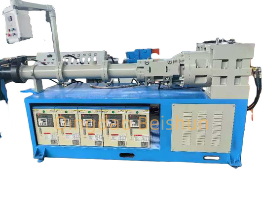 Beli Garis Ekstrusi Strip Karet Berbentuk Khusus Dilengkapi Kotak Vulkanisasi Mikrowave Dan Kotak Vulkanisasi Udara Panas online manufacture