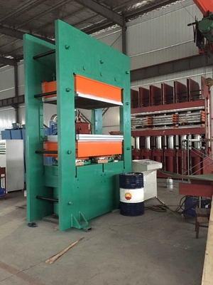Frame Type Plate Vulcanizing Press Mengadopsi Pemanasan Uap Untuk Vulcanizing Produk Karet