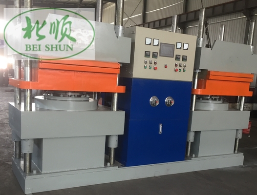 300 Ton Tekanan Double Station Flat Plate Vulcanizing Press Untuk Produksi Produk Karet