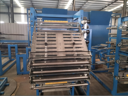 Empat Lapisan Feed Rack Dan Otomatis Conveying Motorcycle Ban Membuat Mesin