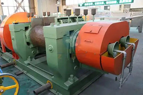 Harga yang pantas 110kw Rubber Crusher Untuk Ban Limbah Daur Ulang Produksi Rubber Powder Dengan Kontrol PLC on line