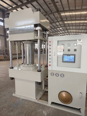 Harga yang pantas Mesin Cetak Vulkanisasi Karet Pelat Pemanas 600x600mm dengan Gaya Penjepitan 100 Ton dan Sistem Kontrol PLC untuk Membuat Blok Karet on line